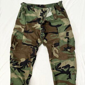 Original army camo cargo pants, size medium
